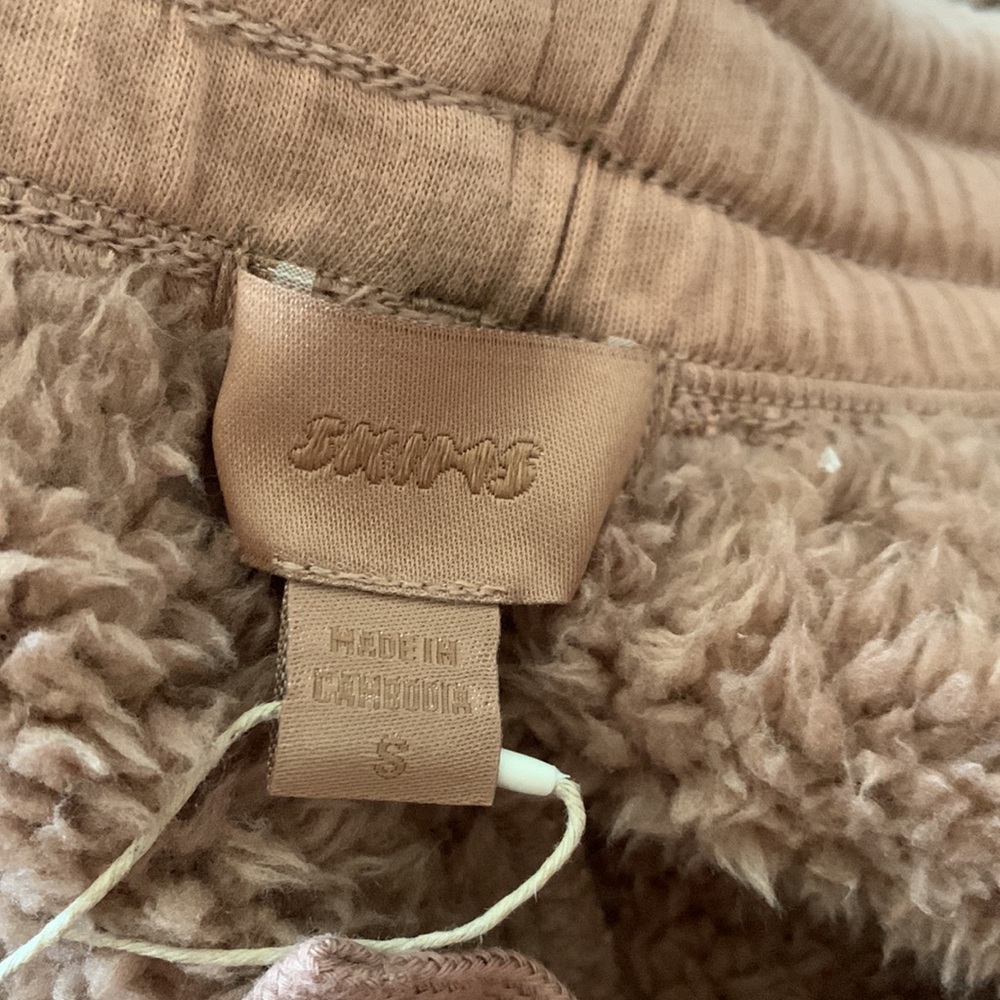 SKIMS Tan Fleece Track Pants & Joggers - Picture 7 of 7